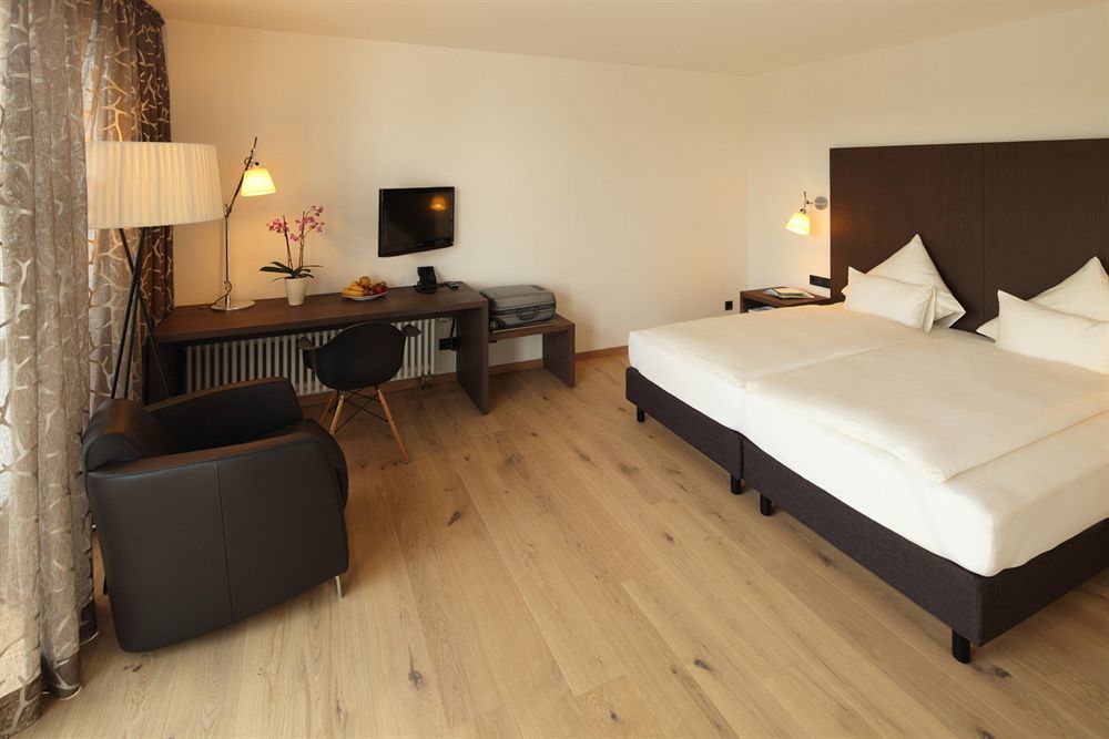 Golfhotel Gut Neuenhof Фрёнденберг Экстерьер фото